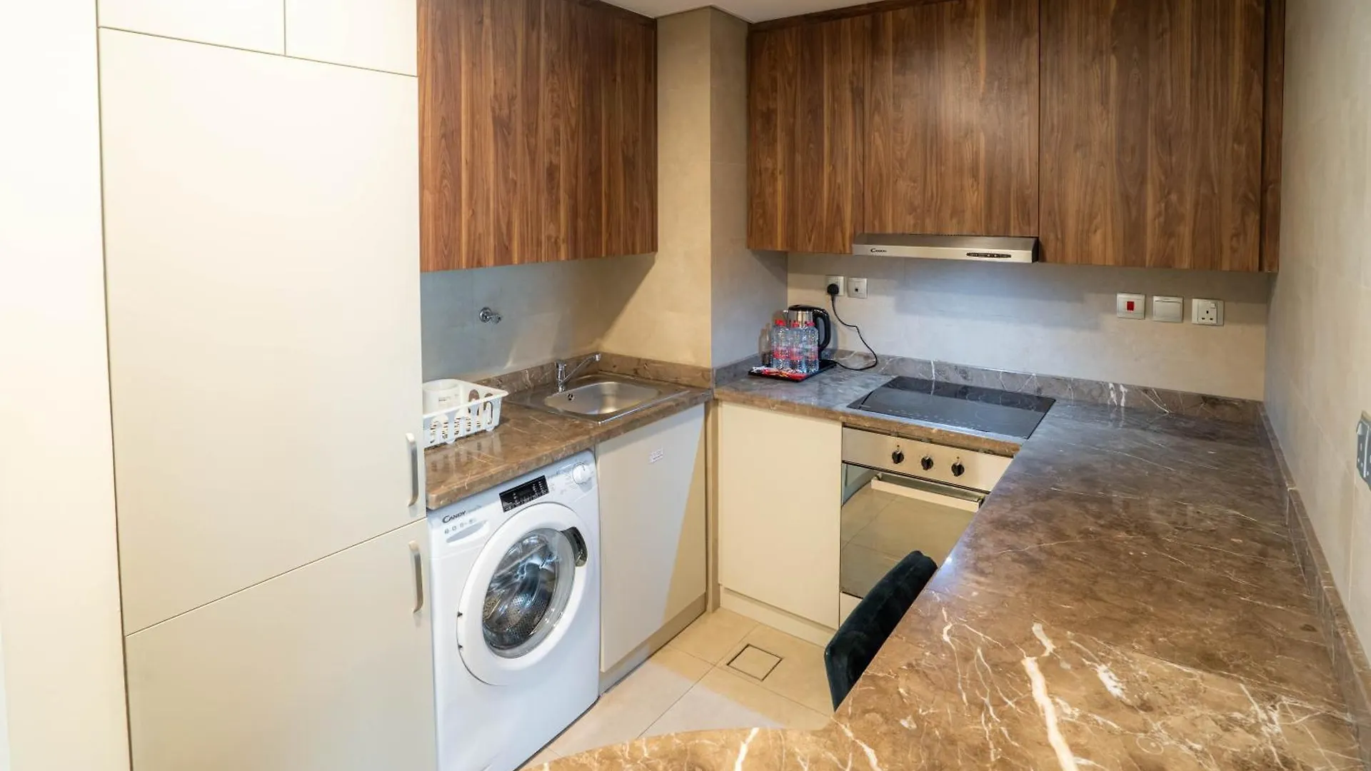 Saray Deluxe Hotel Apartments أبو ظبي