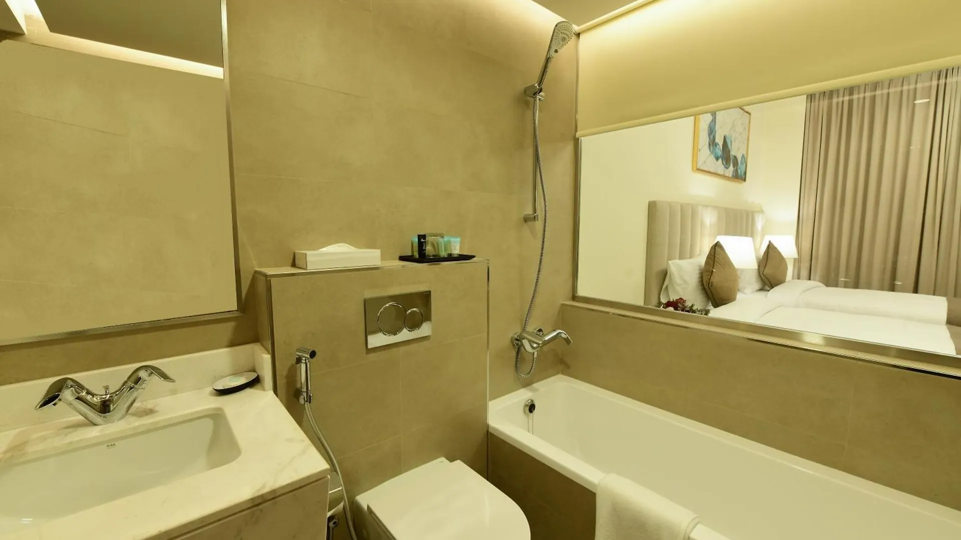 Saray Deluxe Hotel Apartments Abu Dabi 5*,  Birleşik Arap Emirlikleri
